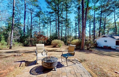 Macon House | 6 Mi to Dtwn: 'Macon Memories' Dog-Friendly Haven
