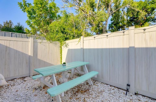 Sarasota Springs Apartment | 6 Mi to Dtwn: Sarasota Apt w/Patio & Fire Pit