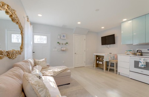 Sarasota Springs Apartment | 6 Mi to Dtwn: Sarasota Apt w/Patio & Fire Pit