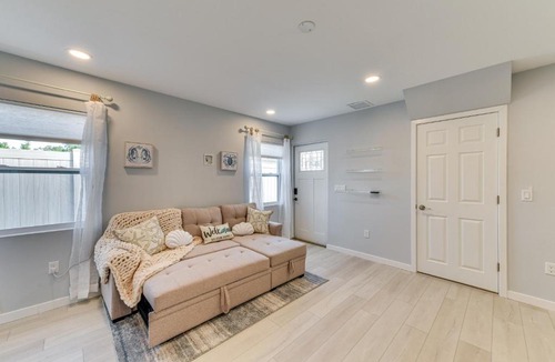 Sarasota Springs Apartment | 6 Mi to Dtwn: Sarasota Apt w/Patio & Fire Pit