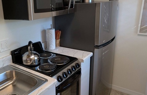 Siesta Key Hotel | #6-Studio Suite-King Size Bed, All is in Walking Distance, Heated Pool, Kitchen