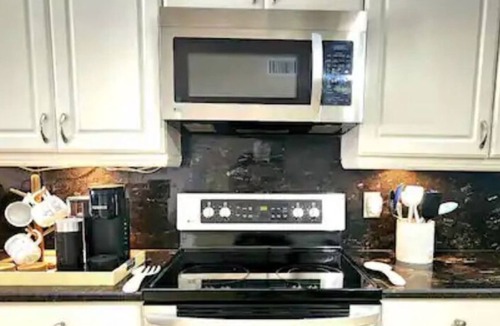 Bearss Plaza House | #66 New Montesinos Home by Joyful Moments Vacation
