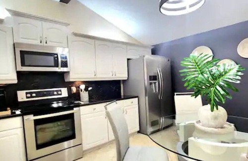 Bearss Plaza House | #66 New Montesinos Home by Joyful Moments Vacation