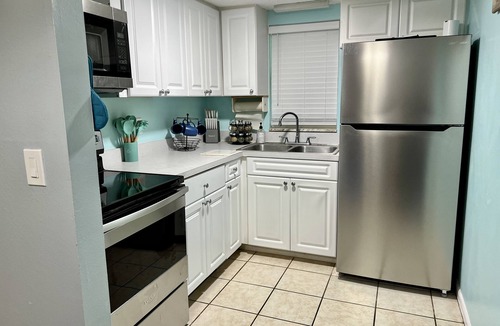 Madeira Beach Apartment | 6BD/6BA Prime location to Johns Pass/Beach/Shopping!