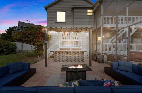 Largo Villa | 6BR Waterfront Heated Pool Hot Tub Game Room