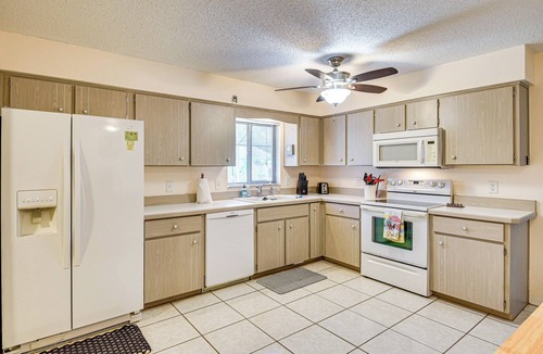 Port Orange Cottage | 7 Mi to Beach! Poolside Oasis in Port Orange