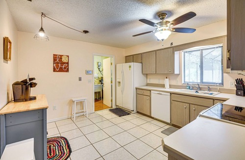 Port Orange Cottage | 7 Mi to Beach! Poolside Oasis in Port Orange