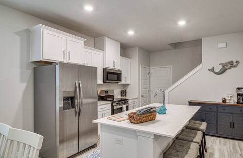Mary Esther House | 7 Mi to Navarre Beach! Modern & Serene Townhome