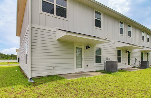 Mary Esther House | 7 Mi to Navarre Beach! Modern & Serene Townhome