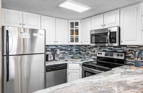Holiday Isle Condo | 709- Top floor, Updated Condo with Spectacular Views and FREE Beach Service