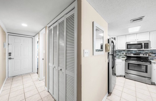 Holiday Isle Condo | 709- Top floor, Updated Condo with Spectacular Views and FREE Beach Service