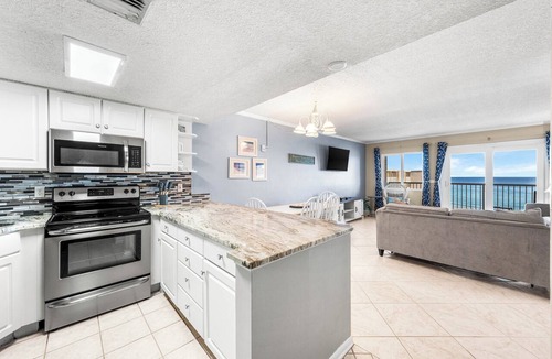 Holiday Isle Condo | 709- Top floor, Updated Condo with Spectacular Views and FREE Beach Service
