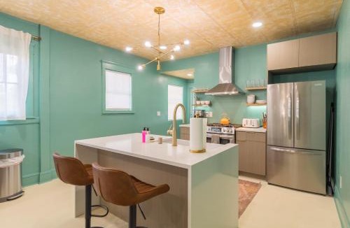 Smith's Memento House | 8 beds! Steps 2 Ocean Center Cowboy Pool Beach