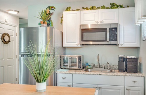 Panama City Apartment | 8 Mi to Beaches: Getaway w/Pool in Panama City!