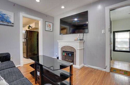 Teaneck House | 8 Mi to MetLife Stadium! Teaneck Retreat w/Yard