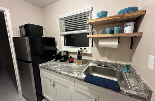 Hunt Club Apartment | 8 min from Lion Country Safari, peaceful apartment