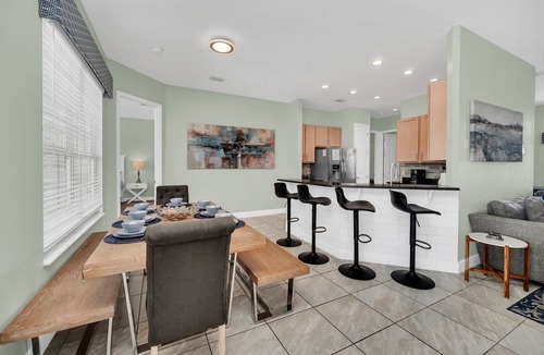 West Kissimmee House | 8 Mins To Disney W/Poolside Theater, South Facing Private Pool, Spa & Game Room