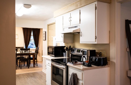 Park Forest Village House | 8 Minutes from Beaver Stadium & Downtown l 4 Bedroom &1.5 Bath with Wifi