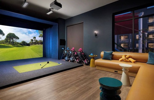 Florida Center Hotel | 9 Bedroom Home | Villatel Orlando Resort | Water Slides & Kids’ Playroom