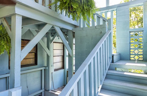 Bainbridge Apartment | A 1 bedroom 1 futon1 bath upstairs of The HH & downstairs is separate to rent.