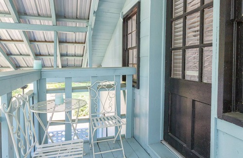 Bainbridge Apartment | A 1 bedroom 1 futon1 bath upstairs of The HH & downstairs is separate to rent.