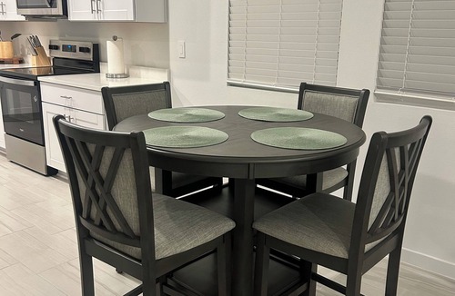 Northside House | A Beautiful Luxurious Oasis 3 Bedroom 2 Bathroom Home in Jacksonville