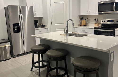 Northside House | A Beautiful Luxurious Oasis 3 Bedroom 2 Bathroom Home in Jacksonville