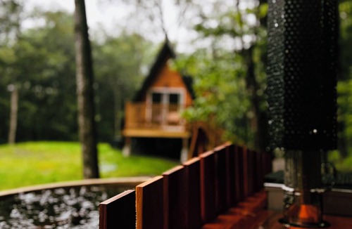 Stamford Cabin | A-Frame on Pudding Hill - Cedar Wood Burning Hot Tub + Outdoor Shower