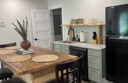 Athens Apartment | a modern HIDEOUT, cozy and quiet, minutes from downtown Athens and UGA!