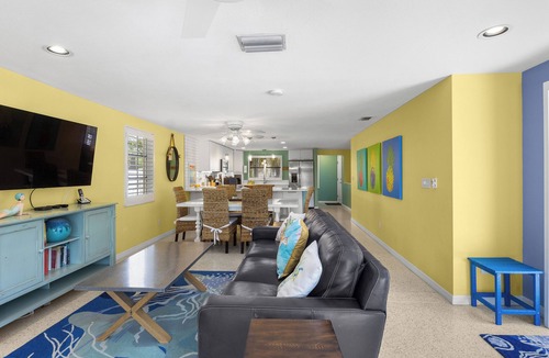 Anna Maria House | A Ray Of Sunshine- Amazing property private basketball court pool/spa on a canal