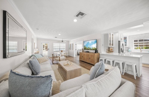 Anna Maria House | A Wave From It All – Pool, Cabana, Putting Green & Pet-Friendly Oasis on AMI