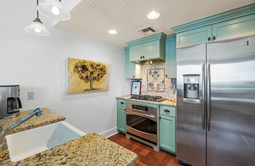 Gulf Place Condo | ☀️Across from Beach - Pool - 30A - Salty's Six Palms 4A☀️