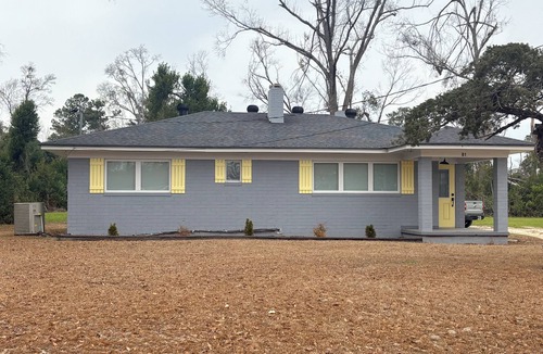 Hazlehurst House | Adorable 2-bedroom bungalow in tranquil Hazlehurst