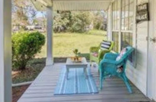 Dothan House | Adorable 2-bedroom house with AC in nice Dothan neighborhood