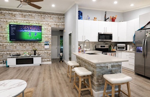 Survey Creek House | Adorable 3-bedroom house with jacuzzi in tranquil Boca Raton