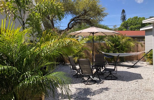United Central House | Adorable Compound for 10 - including main house and 2 private studios