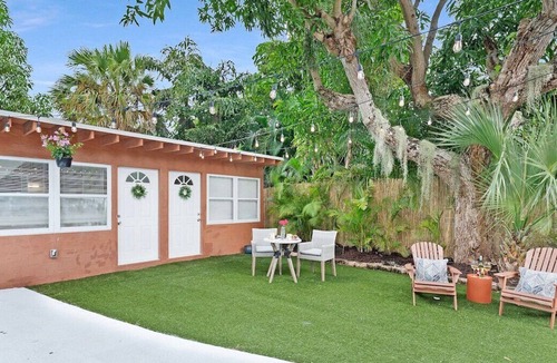 Flamingo Parks House | Adorable Lobster Cottage in Flamingo Park, Pets ok!