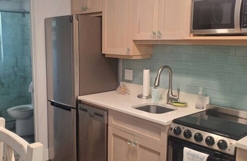 Whitney Beach Villa | ADORABLE LOW COST PRIVATE 1BR VILLA- 1.5 blocks to BEACH- at GREAT prices!!