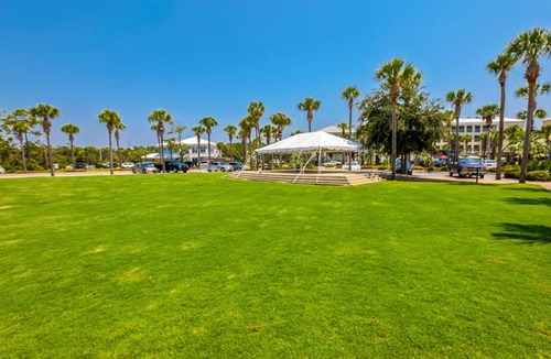 Gulf Place Apartment | Adorable studio for two just steps from the beach - shared pools & tennis court