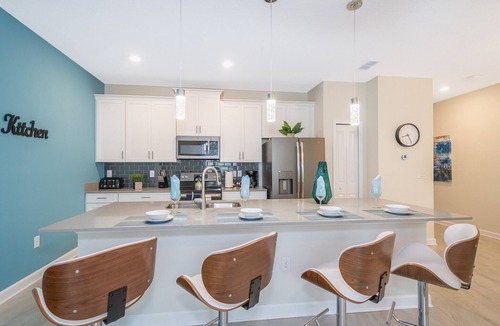 Kissimmee Ski Chalet | Adorable Townhouse 4Bed/3Bath/Pool/5Min Disney