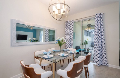 Kissimmee Ski Chalet | Adorable Townhouse 4Bed/3Bath/Pool/5Min Disney
