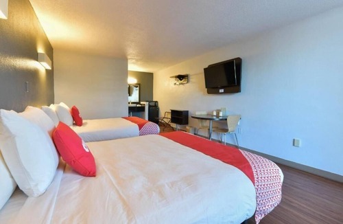 Valdosta Hotel | Affordable Stay Near Valdosta U W/Free Parking & Pool