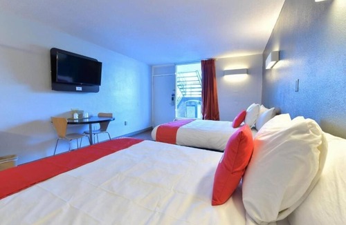 Valdosta Hotel | Affordable Stay Near Valdosta U W/Free Parking & Pool