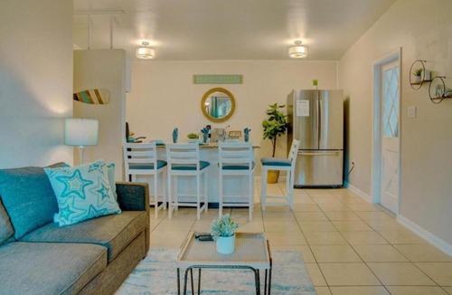 Pinecrest West Park House | Airport & Stadium Hub with Coastal Vibes and Patio