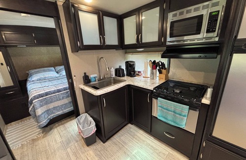 Knights Community Club House | Aljurelandia Cozy RV in Tranquil Plant City with AC, Private property