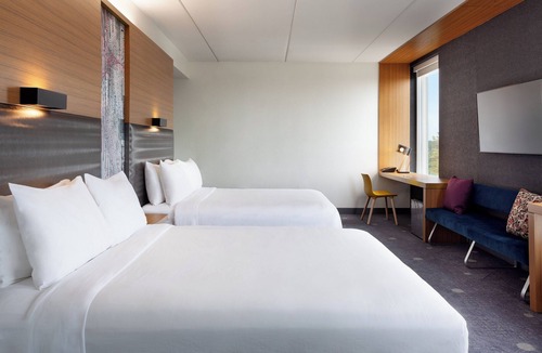 Southside Hotel | Aloft by Marriott Jacksonville Tapestry Park