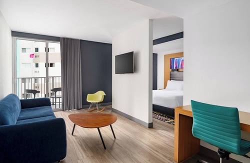 Brickell Hotel | Aloft by Marriott Miami - Brickell