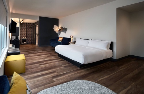 Williamsburg Hotel | Aloft by Marriott Orlando at SeaWorld