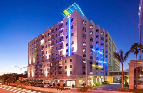 Central Sarasota Hotel | Aloft by Marriott Sarasota