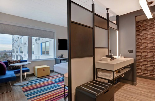 Secaucus Hotel | Aloft by Marriott Secaucus Meadowlands